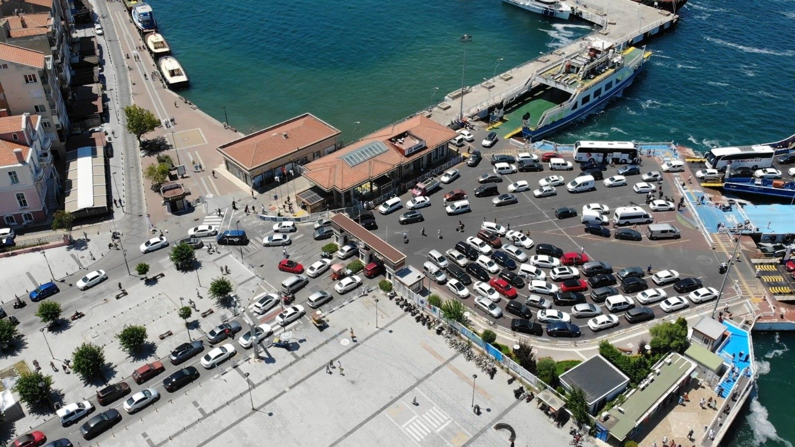 Tatilcilere feribot işkencesi, 6 saat beklediler