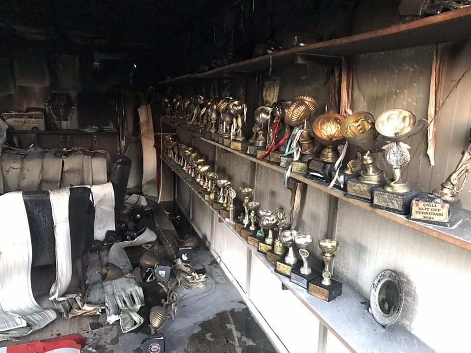 Yangında bir tek şehidin emanetleri ve Türk bayrağı yanmadı