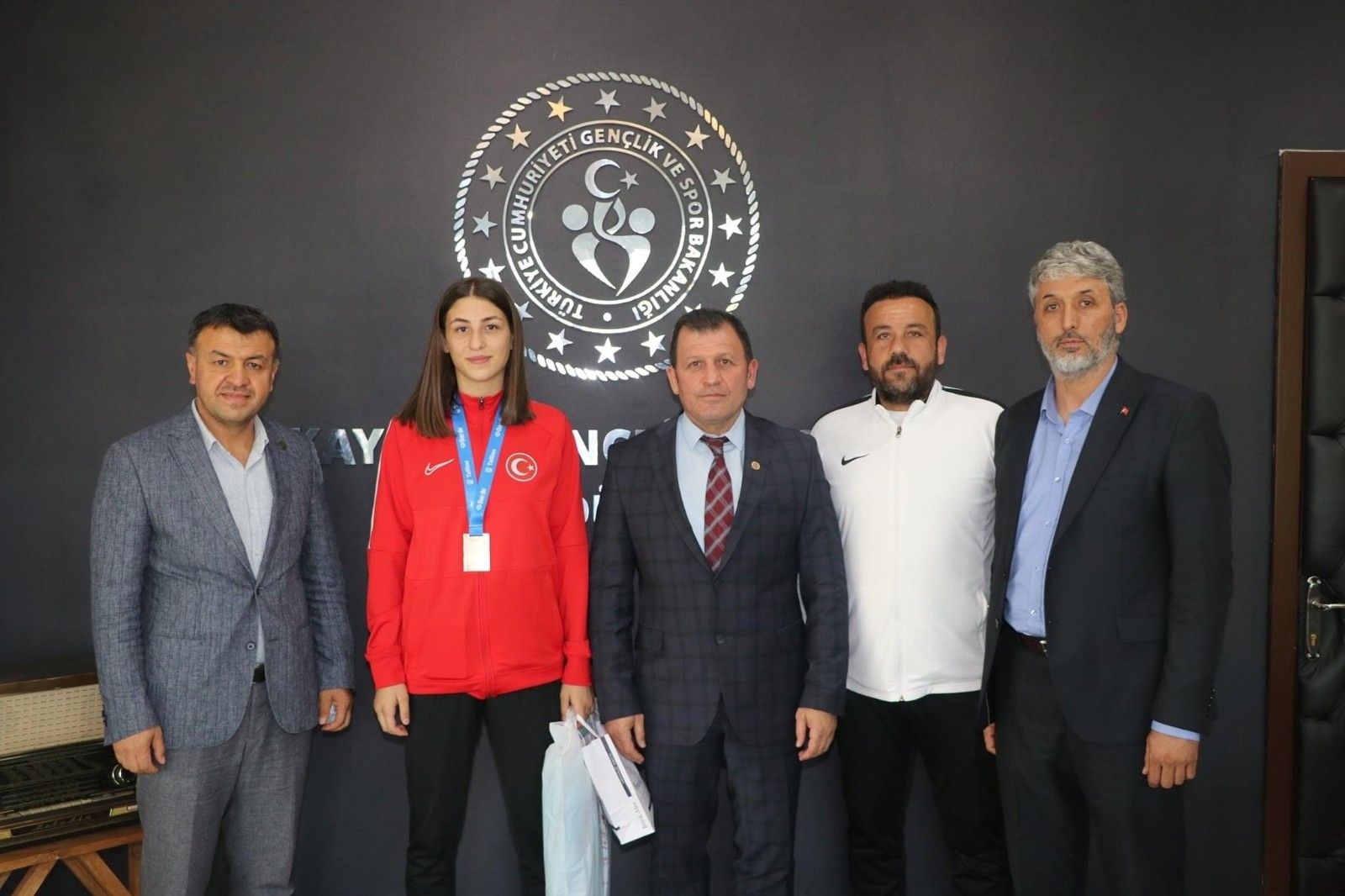 Zehra Kaygısız madalya sevincini paylaştı