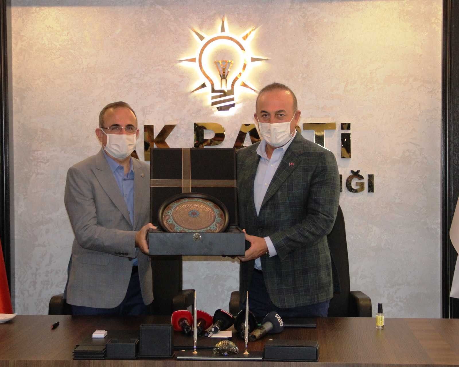 Bakan Çavuşoğlu, İzmir'de açıklamalar yaptı