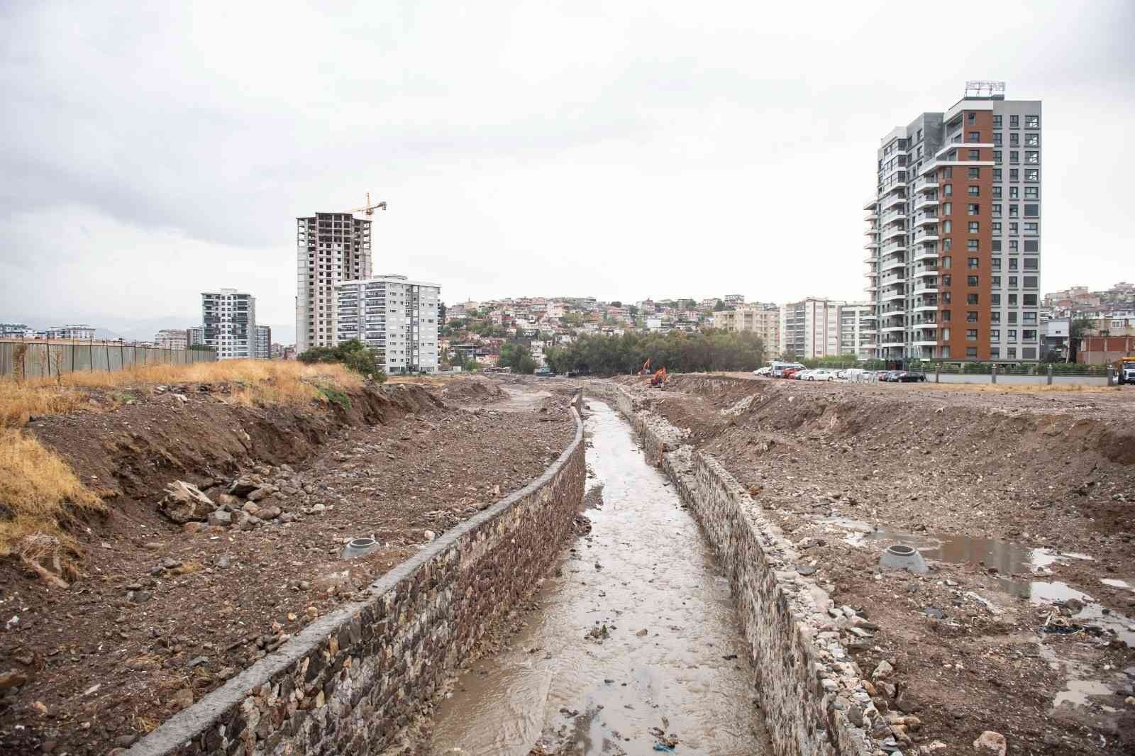 Başkan Soyer İZSU yatırımlarını yağmur altında inceledi