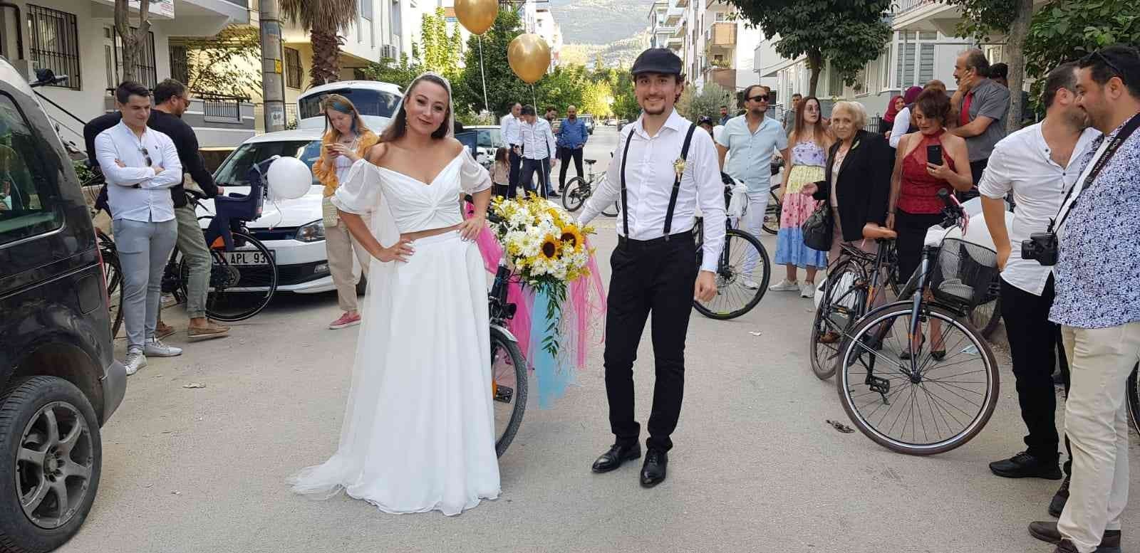 Bisikletten gelin arabası