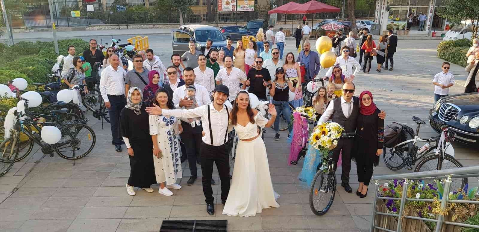 Bisikletten gelin arabası
