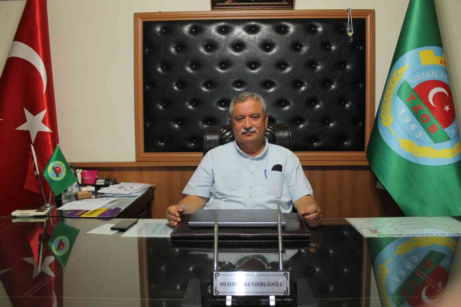 Çiftçiler, kuraklıktan etkilenen Menderes'ten sulama yapamıyor