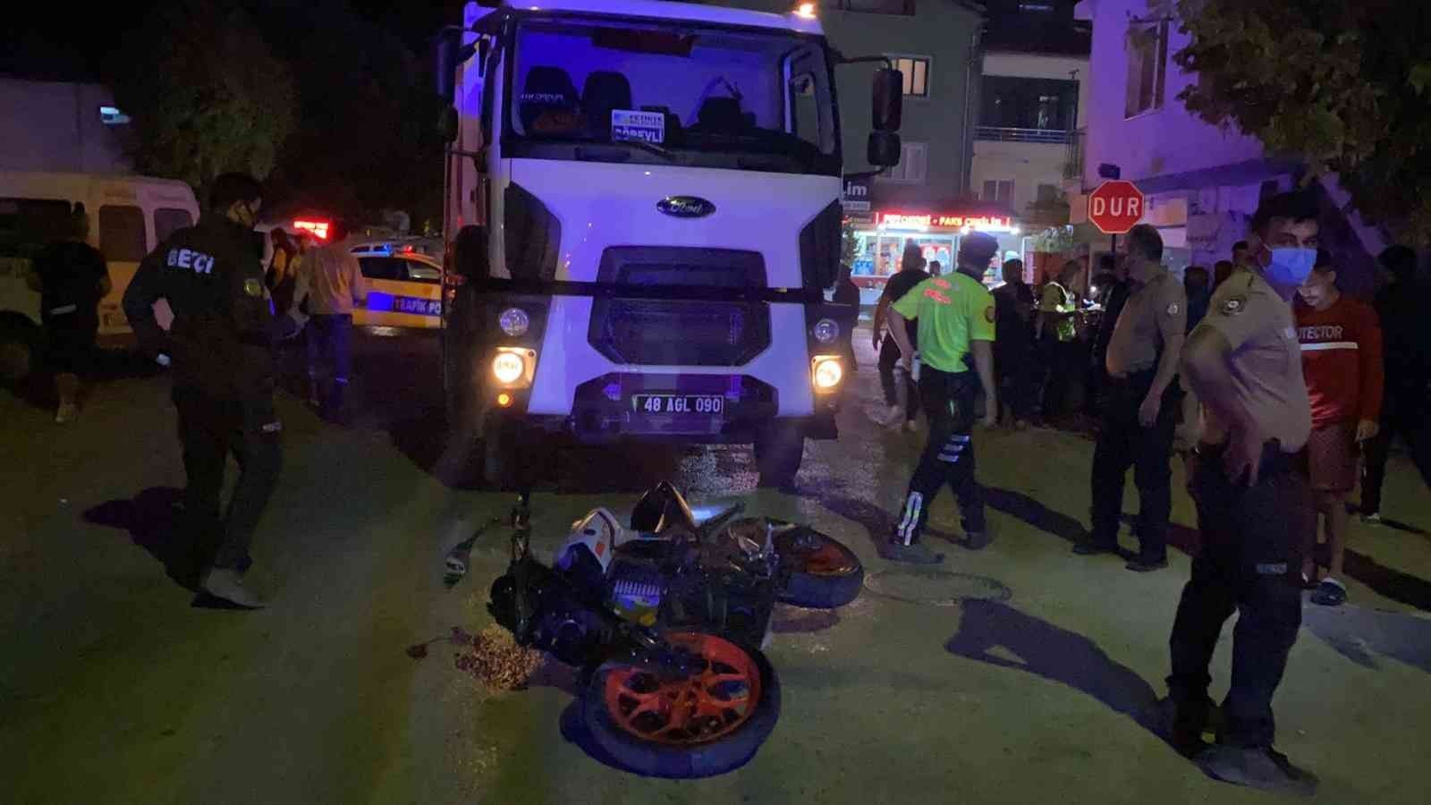 Çöp kamyonunun altında kaldı, hayatını kaybetti