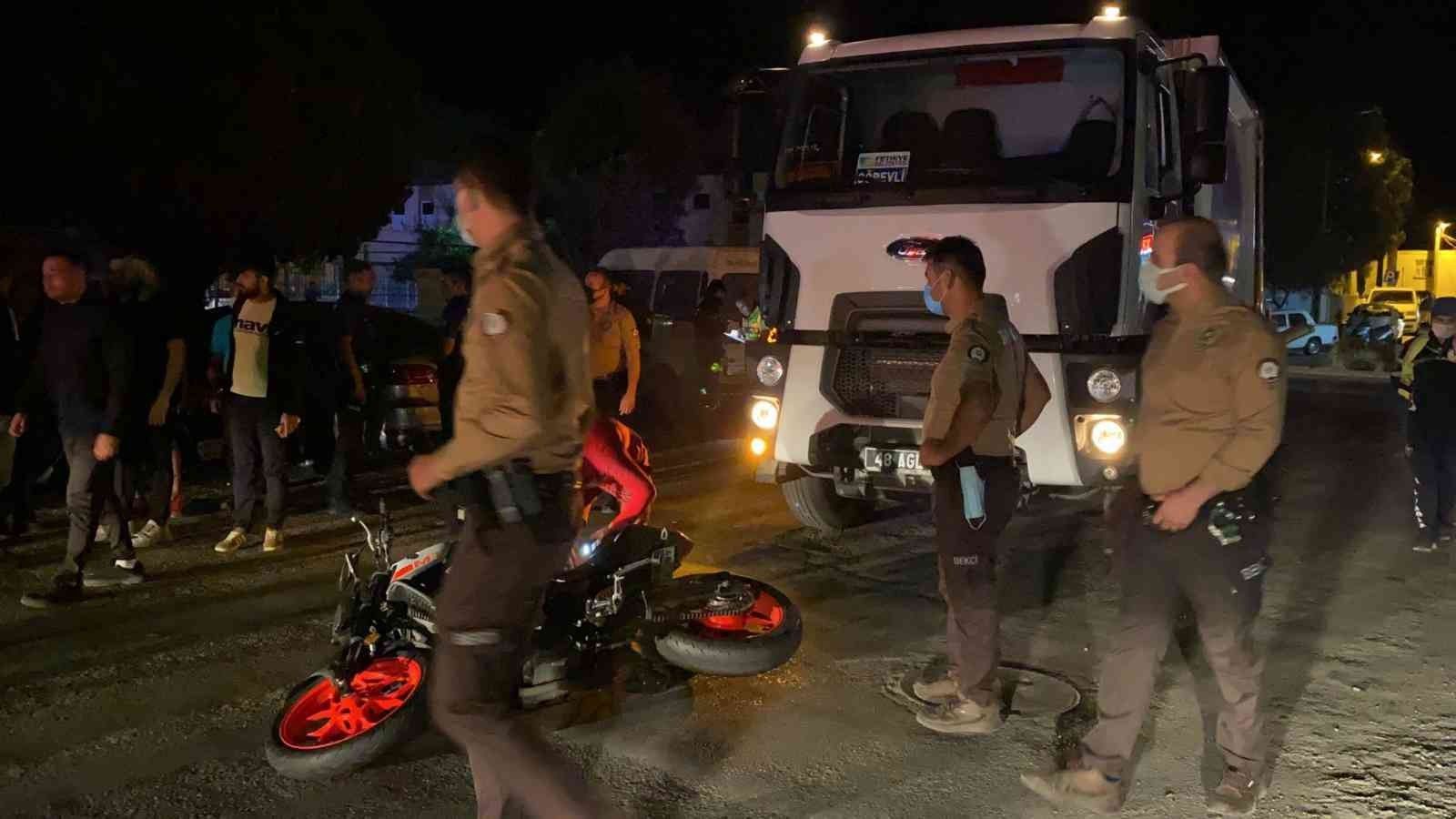 Çöp kamyonunun altında kaldı, hayatını kaybetti