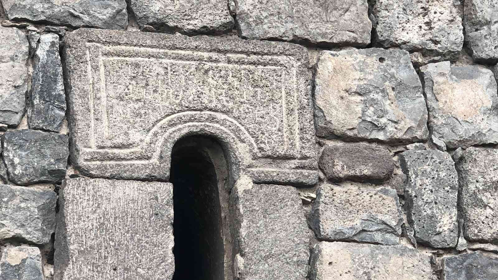 Defineciler 100 yıllık kiliseyi talan etti