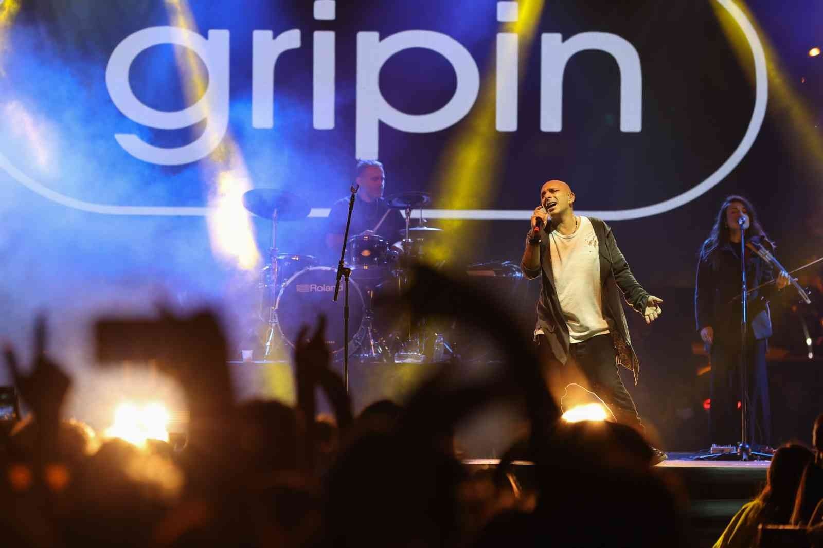 Gripin, Buca'da  binlerce İzmirli'yi coşturdu