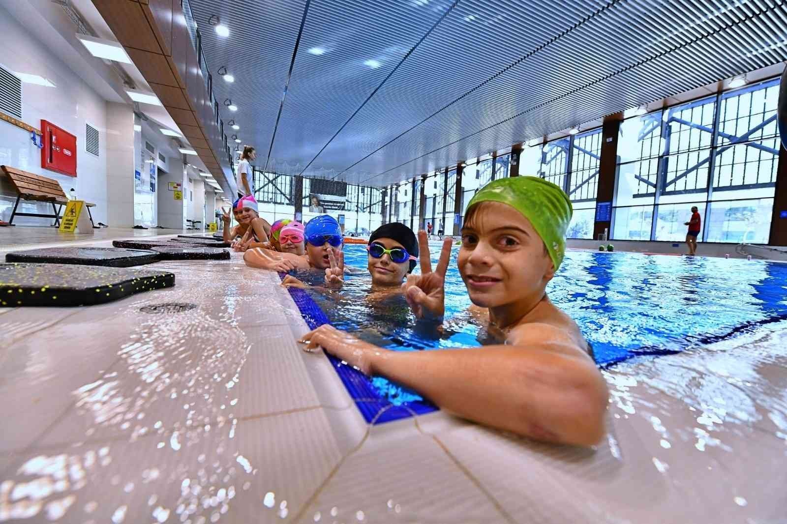 Havuz İzmir'de şampiyonlar yetişiyor