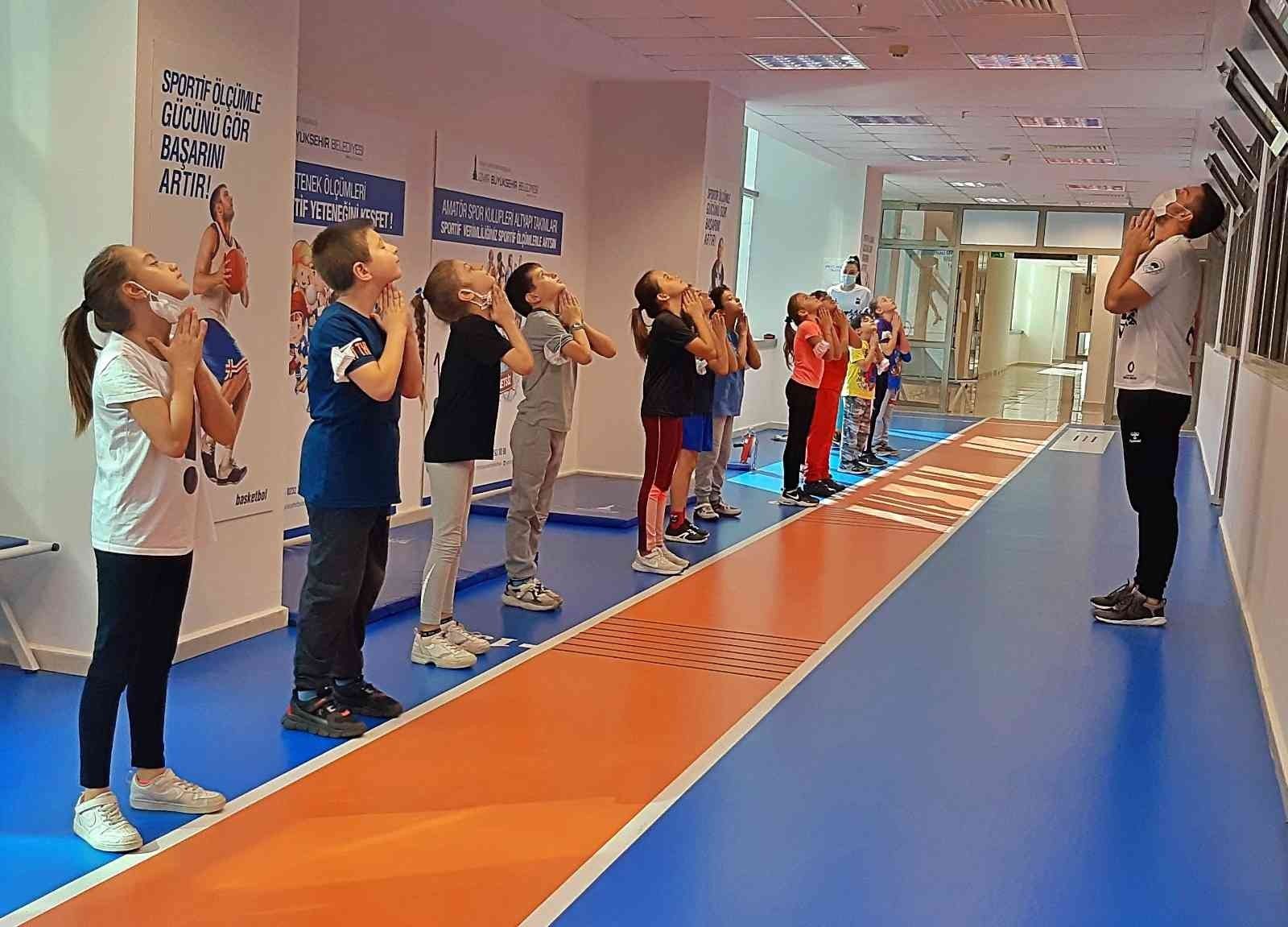 Çocukların sportif yetenekleri ölçülüyor