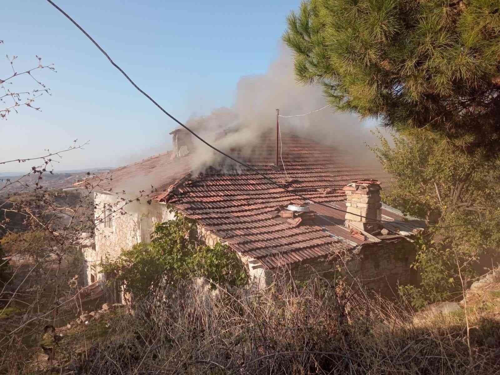 Manisa'da korkutan yangın