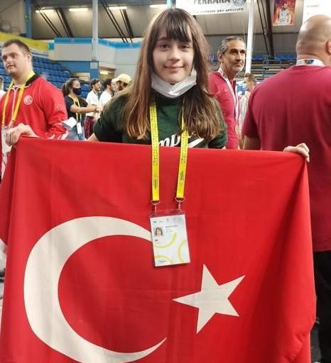 Milli sporcu Ada Zehra'dan 4 dünya rekoru