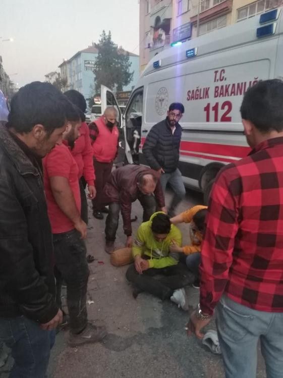 Çarptığı gence yardıma gelenlere "bırakın gebersin" dedi