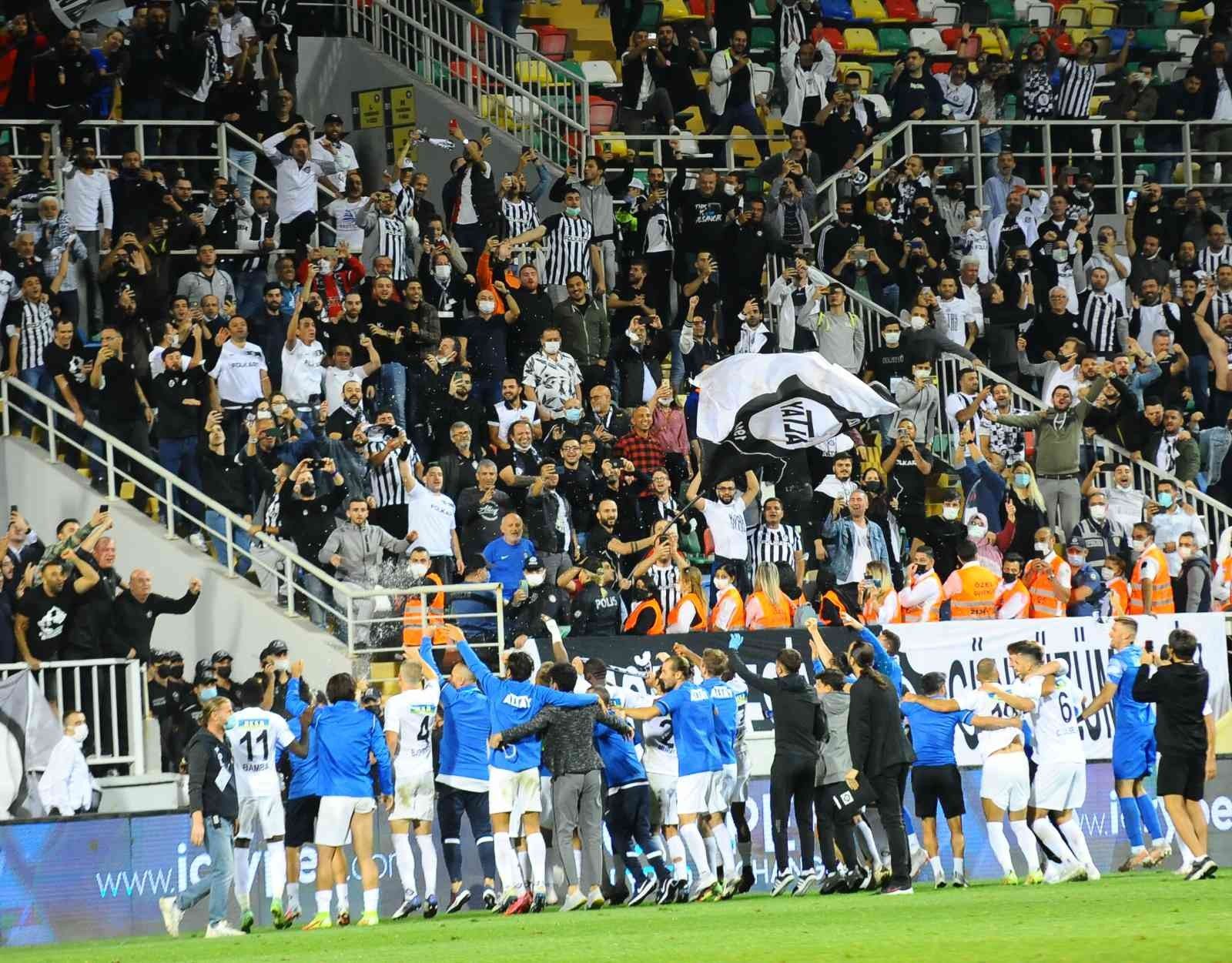 Mustafa Denizli taraftarları övdü