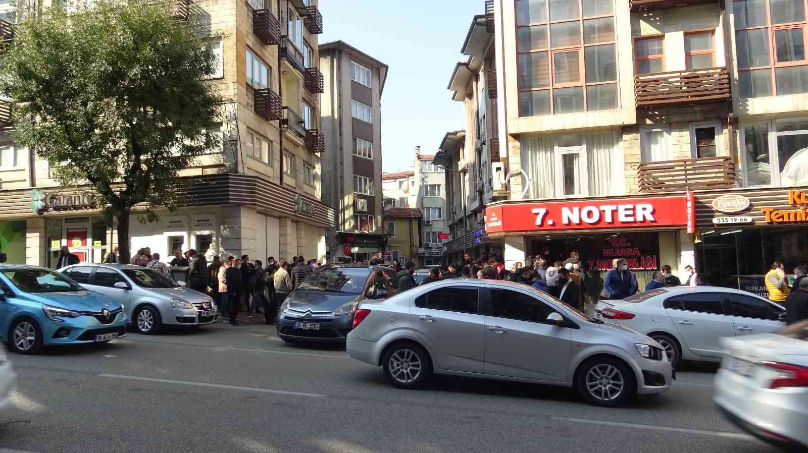 Noter önünde uzun kuyruklar oluştu, vatandaşlar sitem etti