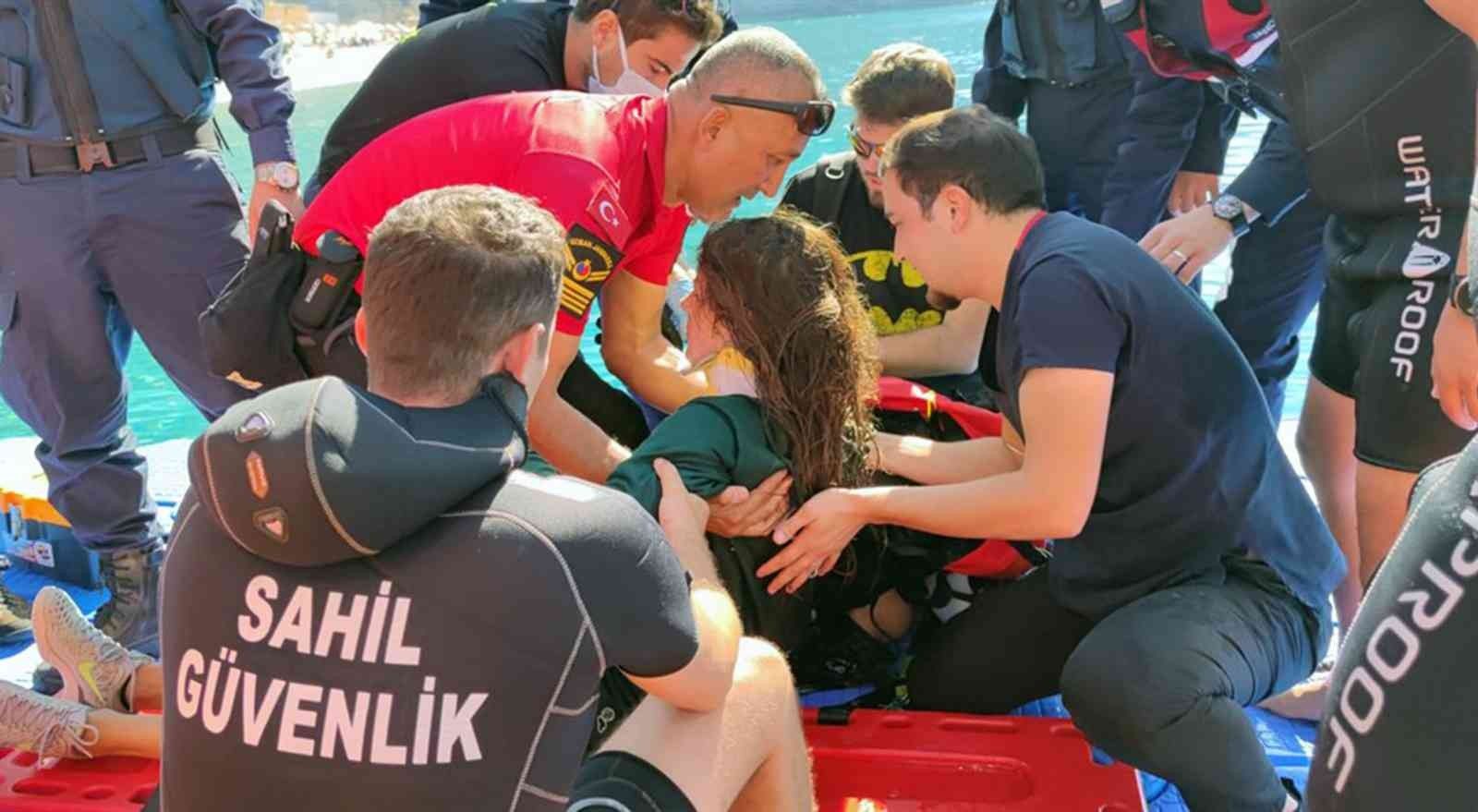 Paraşütçü denize düştü! Can pazarı