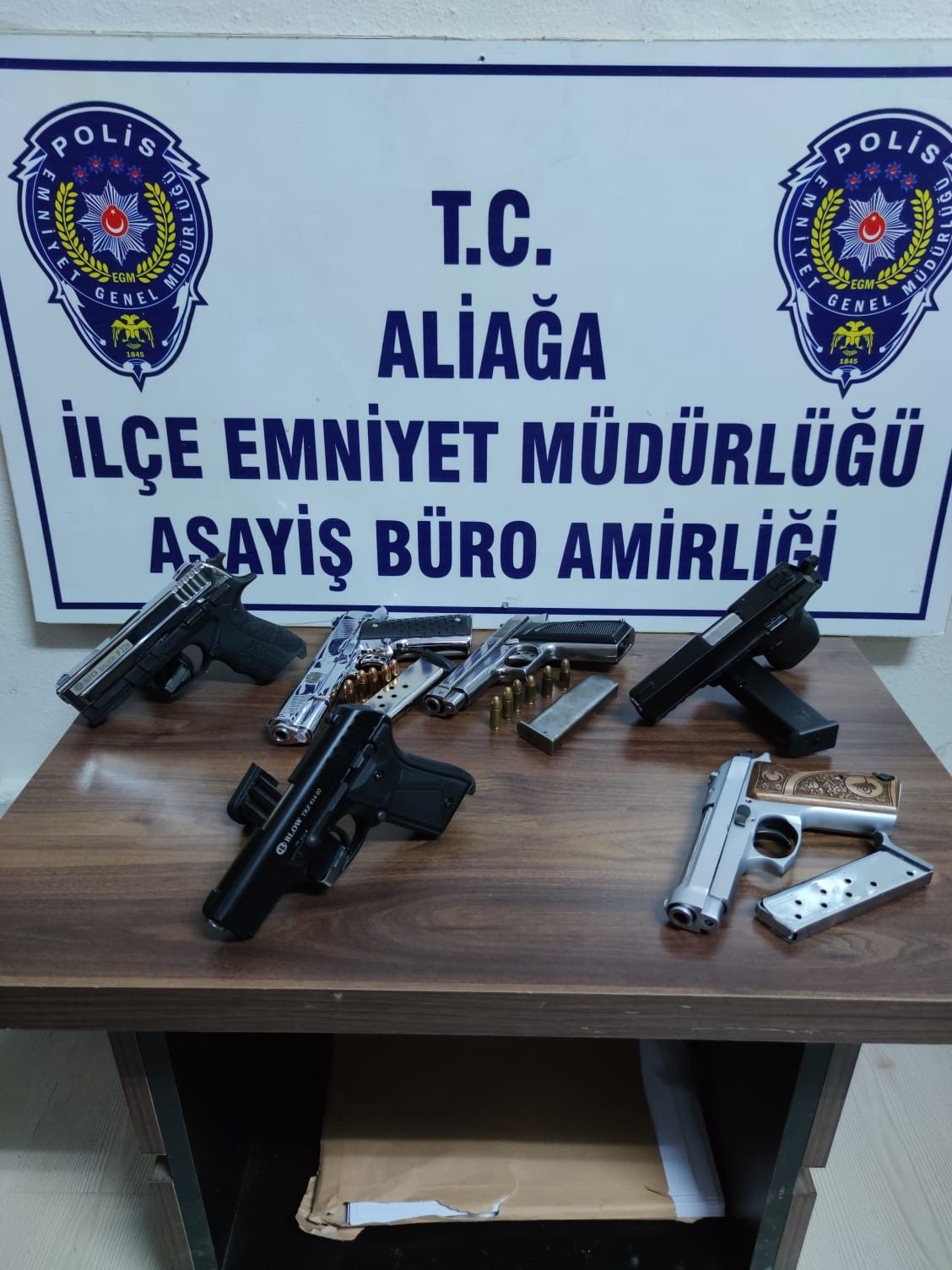 Pazarlık sırasında silah kaçakçılarına baskın: 5 tutuklama