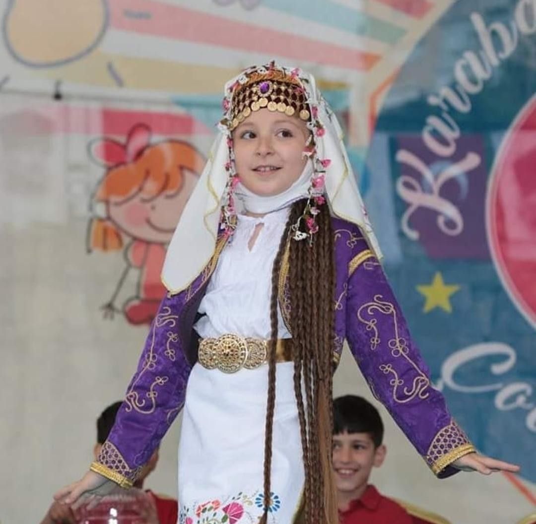 14 yaşındaki Rapunzel Pelin'in saçları boyunu aştı