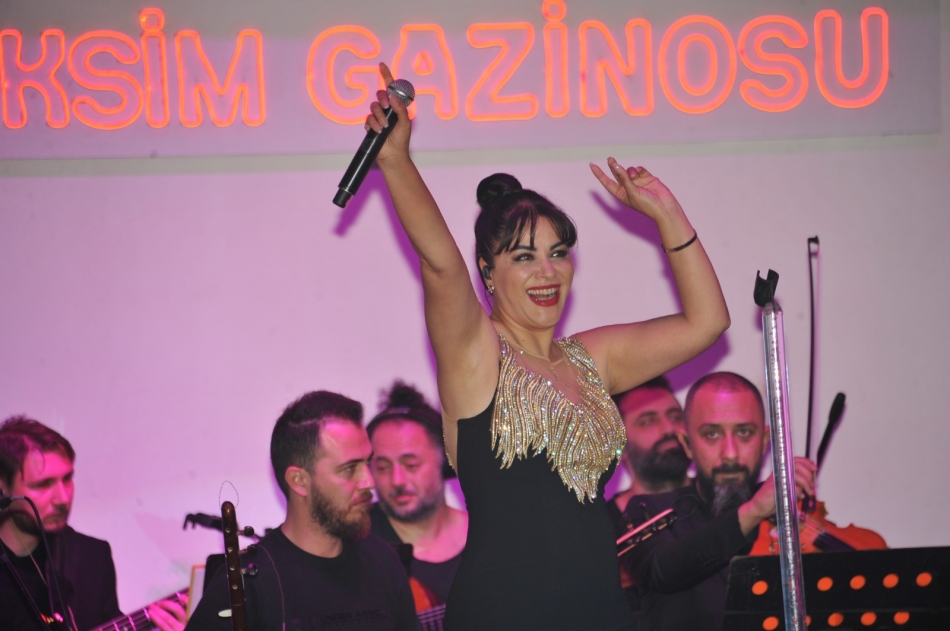 "Türkiye'nin en çok gül verilen sanatçısı oldum"