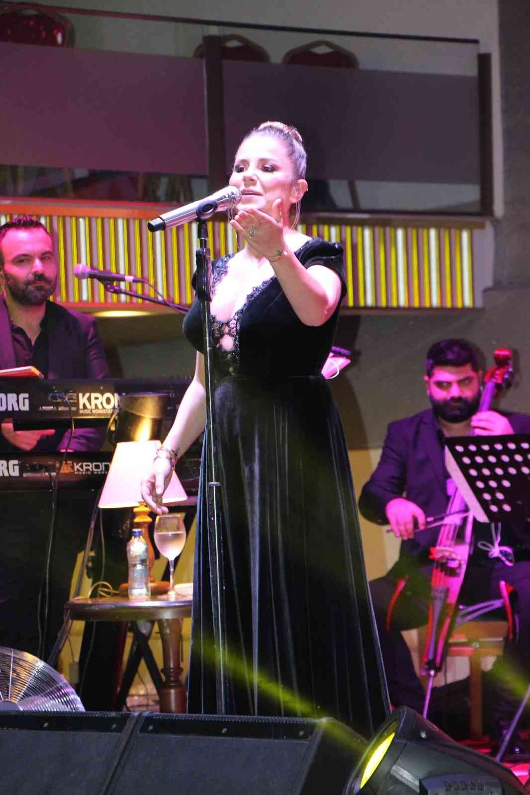 Ada Maksim'de yıldızlar geçidi devam ediyor