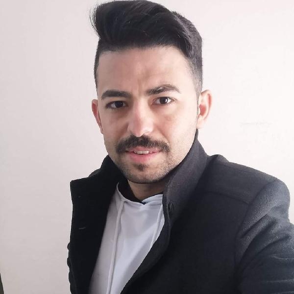 Baba ve 2 oğlu, yemek yerken öldürüldü