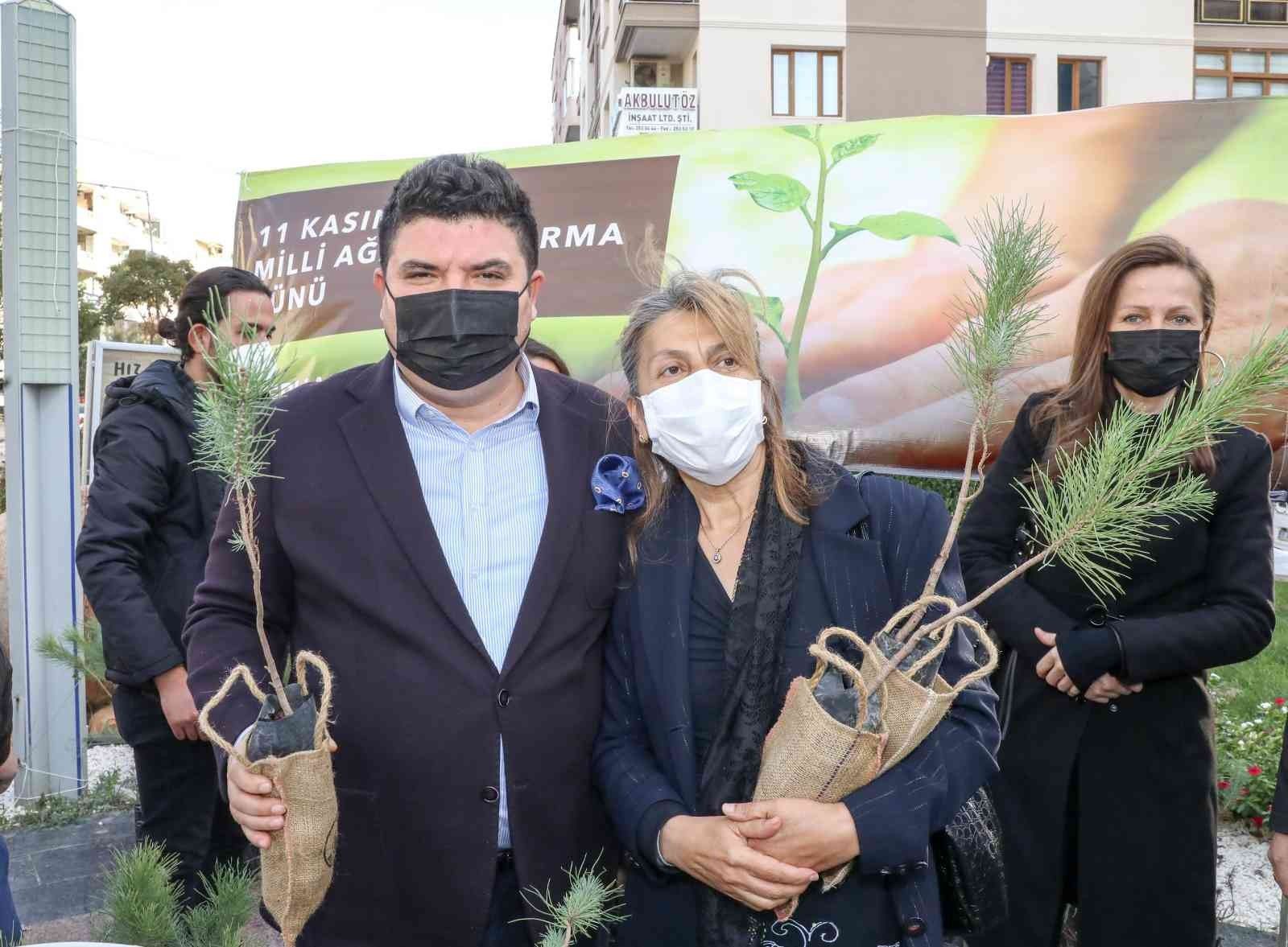 Daha yeşil Buca için Belediye'den vatandaşlara 3 bin fidan