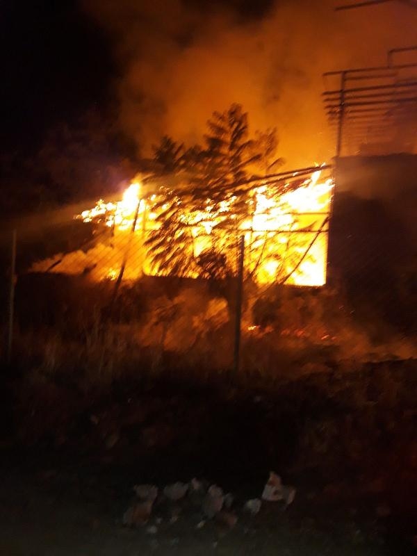 Fethiye'de 2 katlı ev alevlere teslim oldu