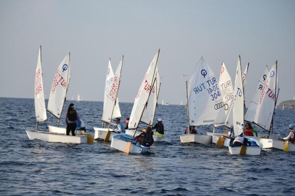 Foça'da 160 yelkenci yarıştı