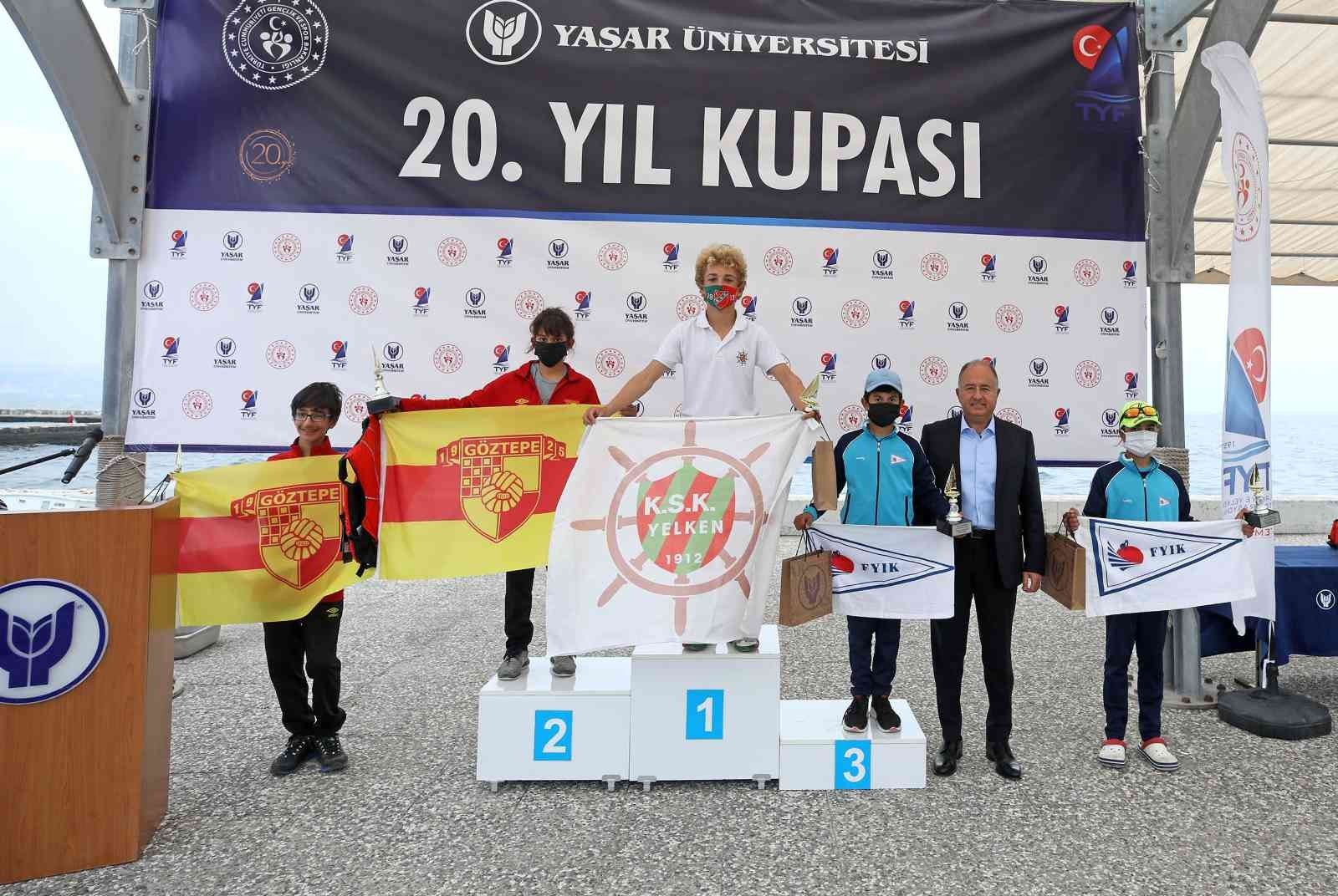 İzmir Körfezi Yaşar Üniversitesi ile renklendi