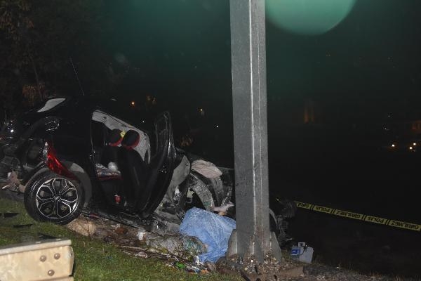İzmir'de kaza yapan aracın kadın sürücüsü öldü