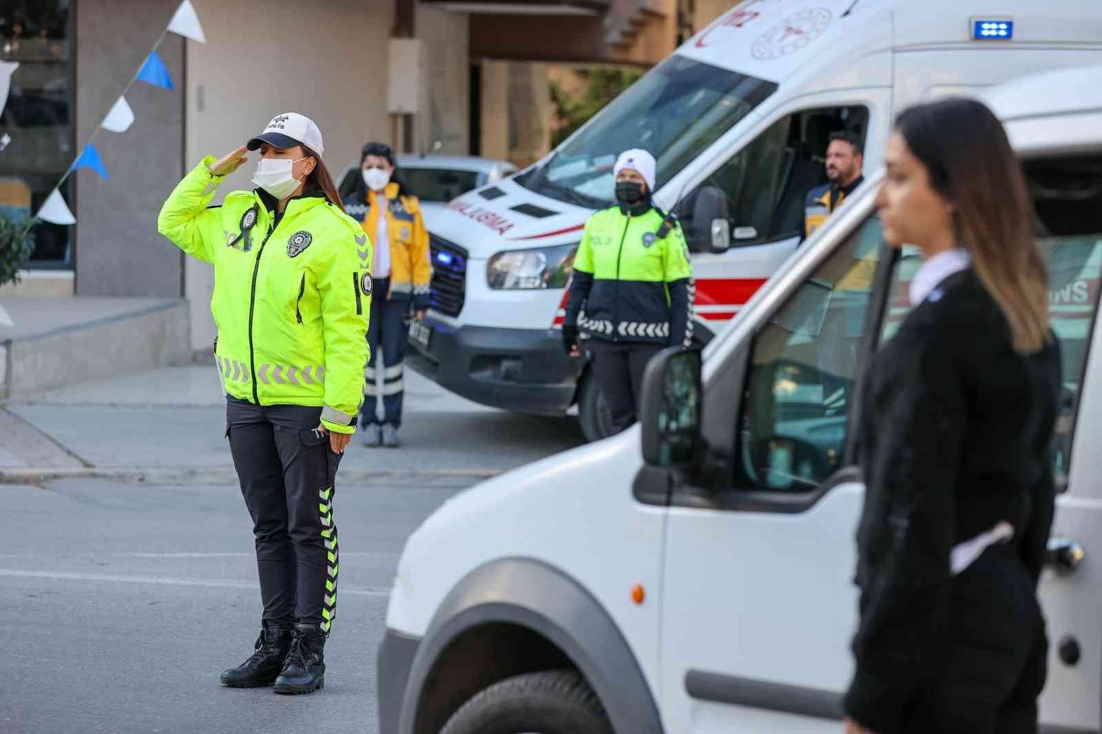 İzmir'de zaman durdu