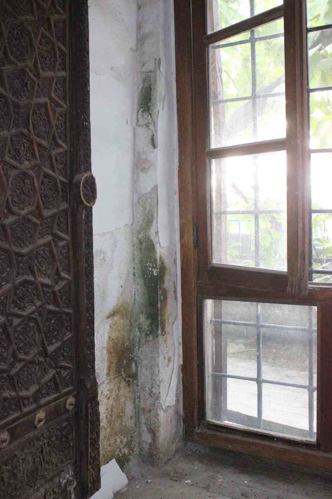 Ödemiş'teki 700 yıllık tarihi cami ilgi bekliyor
