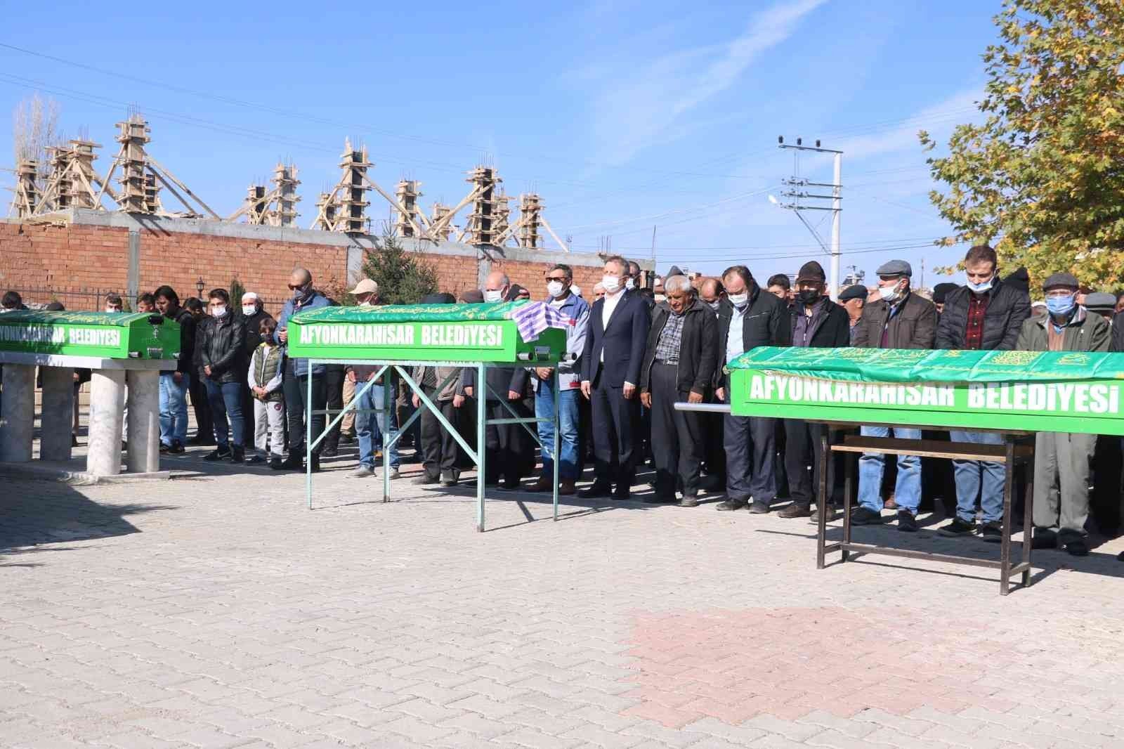 Ölüm yağan otomobilden 1 yaşındaki bebek kurtuldu