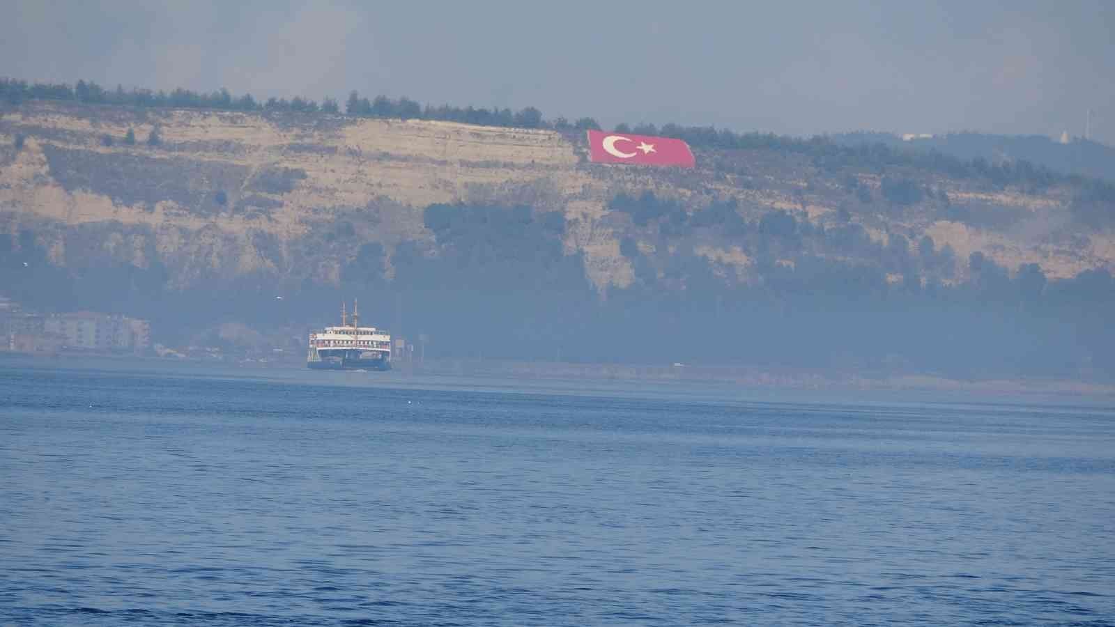 Sis, Çanakkale Boğazı'nı gemi trafiğine kapadı