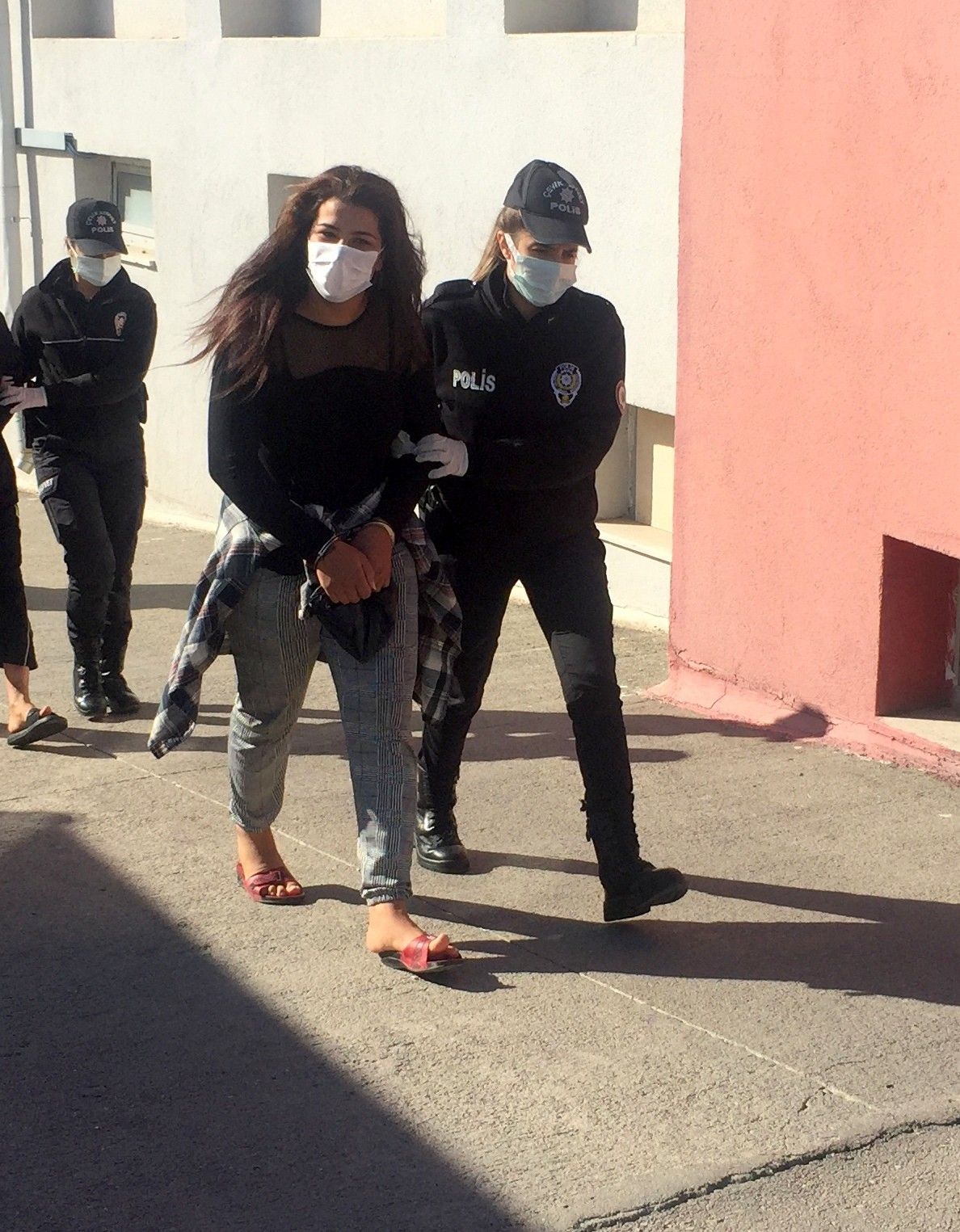 Yakalanan torbacı kadın: Beni güzel çekin