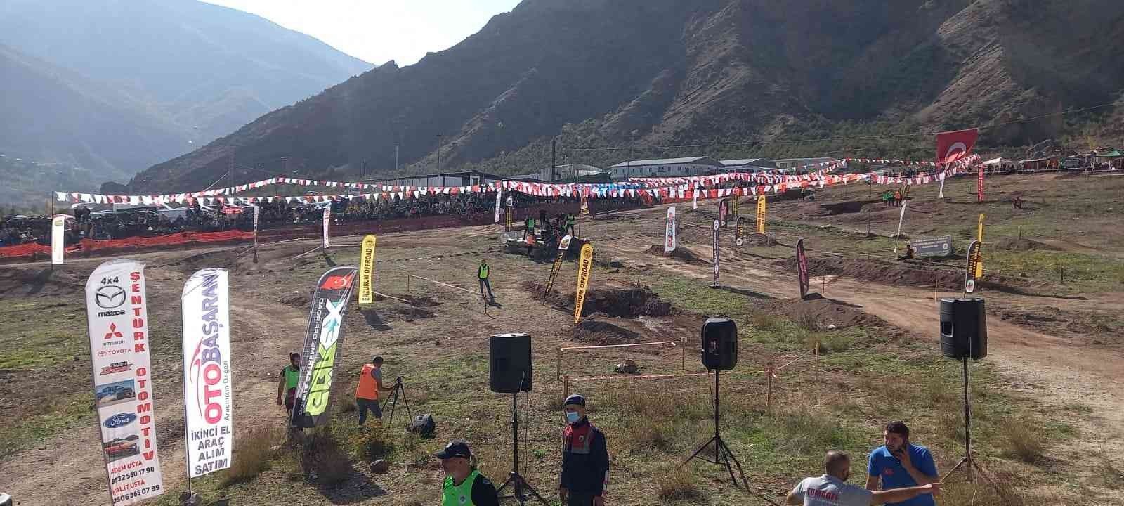 Yok olacak bir ilçenin son festivali!