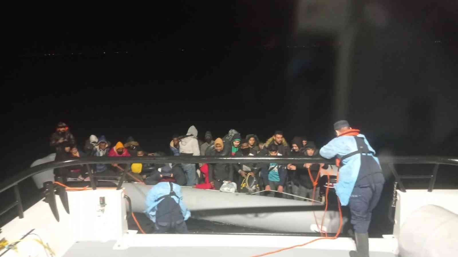 Yunanistan tarafından ölüme itilen 75 göçmen kurtarıldı