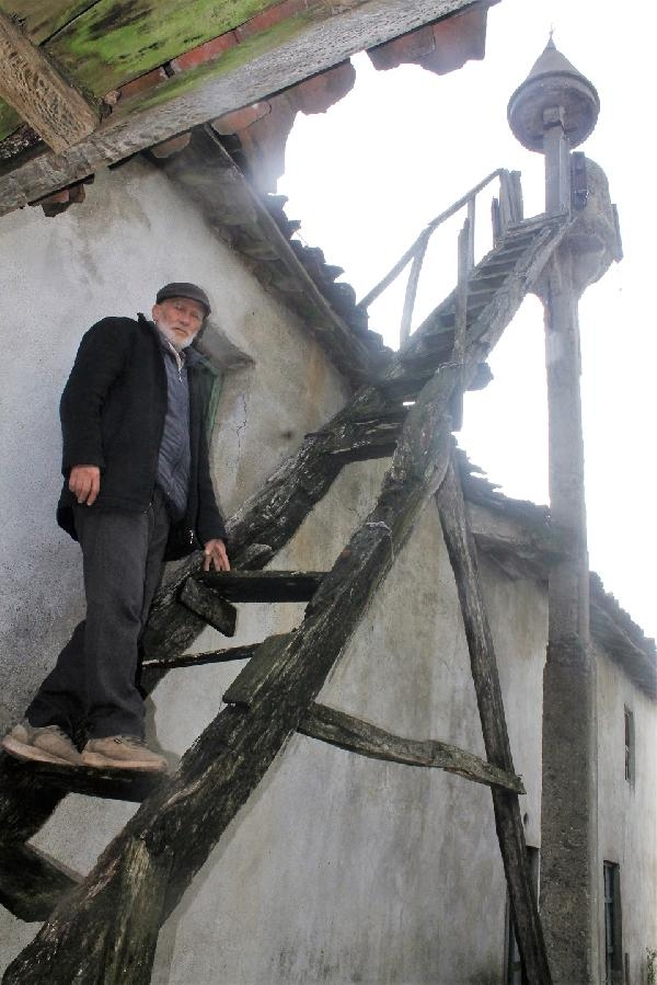 135 yıllık ahşap minareye sahip çıkıyorlar