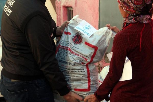 1500 aileye gıda, 250 aileye de kömür yardımı yapıldı..