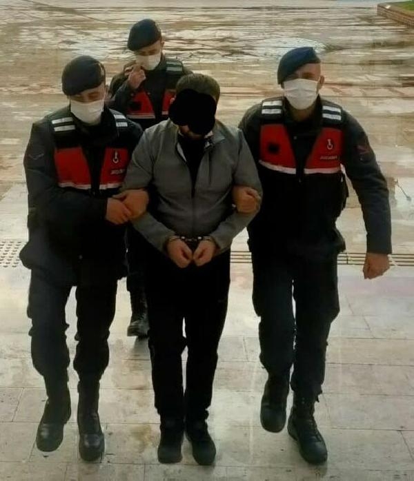 27 yıl hapisle aranıyordu, gizli odada yakalandı
