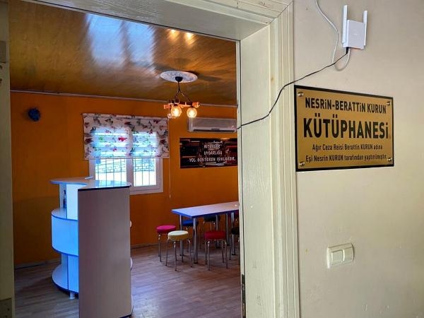 92 yaşında kütüphane kurdu