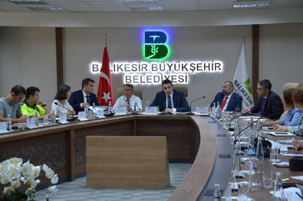 Balıkesir'de toplu taşıma kullanan öğrencilere belediye desteği