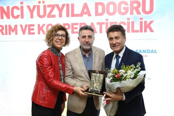 Bayraklı'da 'İkinci Yüzyıla Doğru Tarım ve Kooperatifçilik' paneli düzenlendi