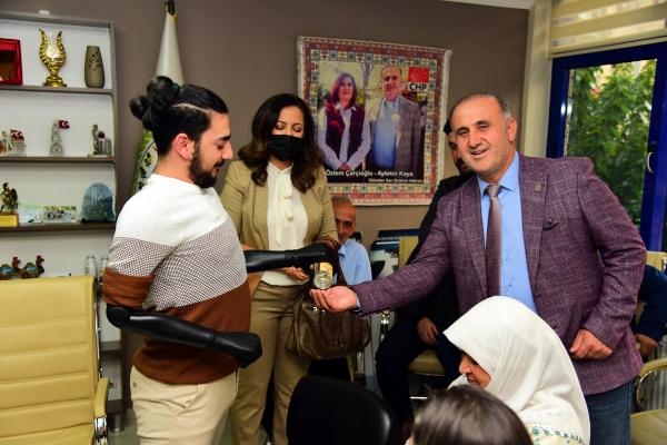 Biyonik kollarına kavuştu, belediyede işe başlıyor