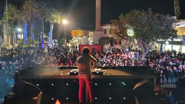 Bodrum'da  konserde kar yağdırıldı!