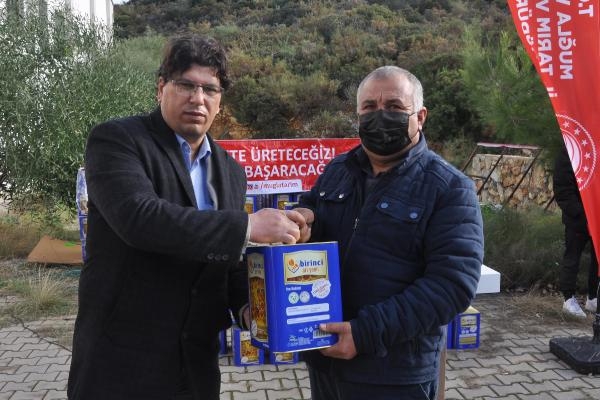 Datçalı arıcılara yem desteği