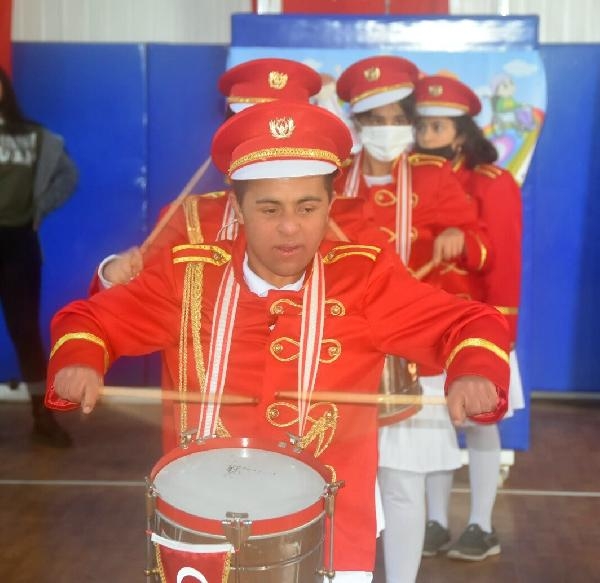 Engelli bireyler sanat şöleninde eğlendi