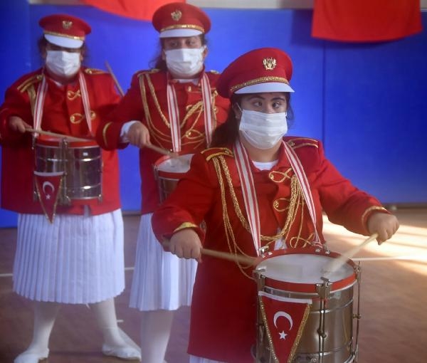Engelli bireyler sanat şöleninde eğlendi
