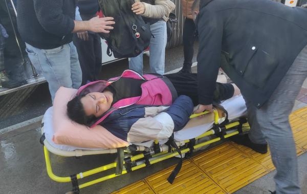 Fenalaşan yolcuyu hastaneye yetiştirdi