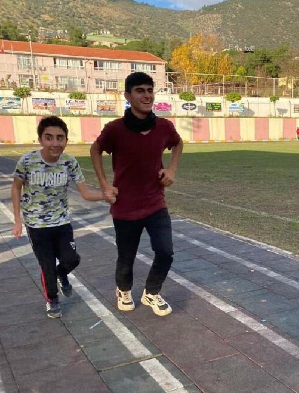 Görme engelli Mustafa'nın hedefi maraton